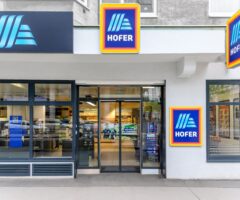 Bild auf 5min.at zeigt einen Hofer.