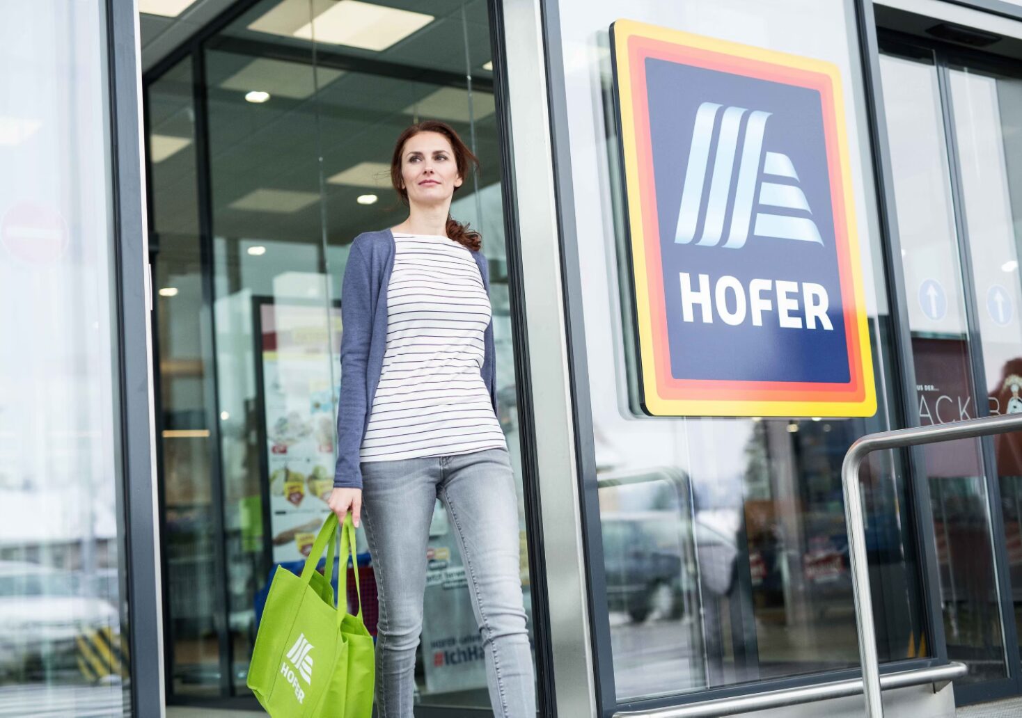 Bild auf 5min.at zeigt einen Hofer.