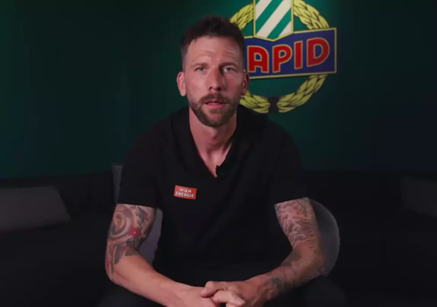 Ein Bild auf 5min.at zeigt Guido Burgstaller in seinem Abschiedsvideo.