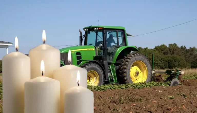 Montage auf 5min.at zeigt einen Traktor und eine Kerze