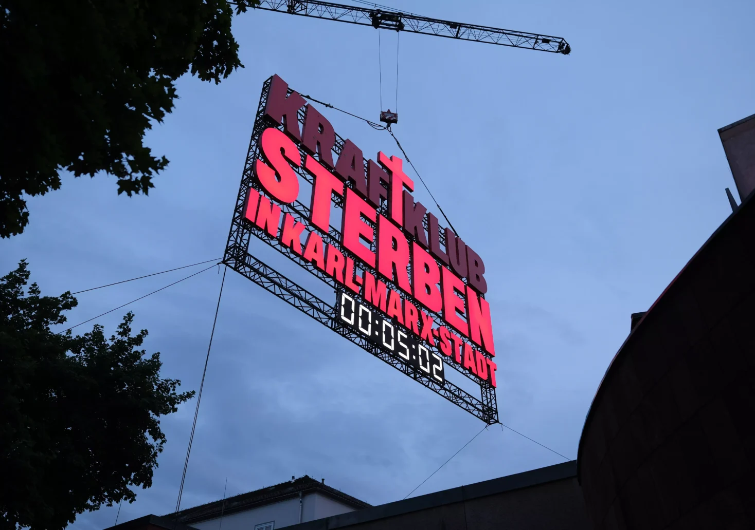 Foto auf 5min.at zeigt die Tourank&uuml;ndigung von Kraftklub