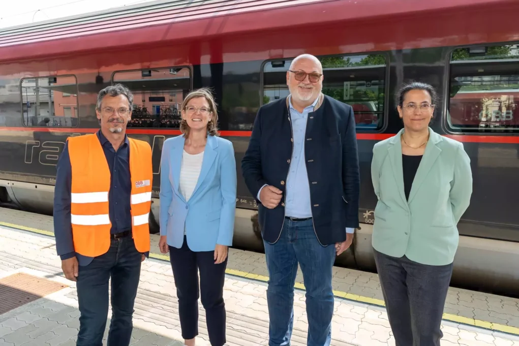 Bild auf 5min.at zeigt mehrere Personen nebeneinander.