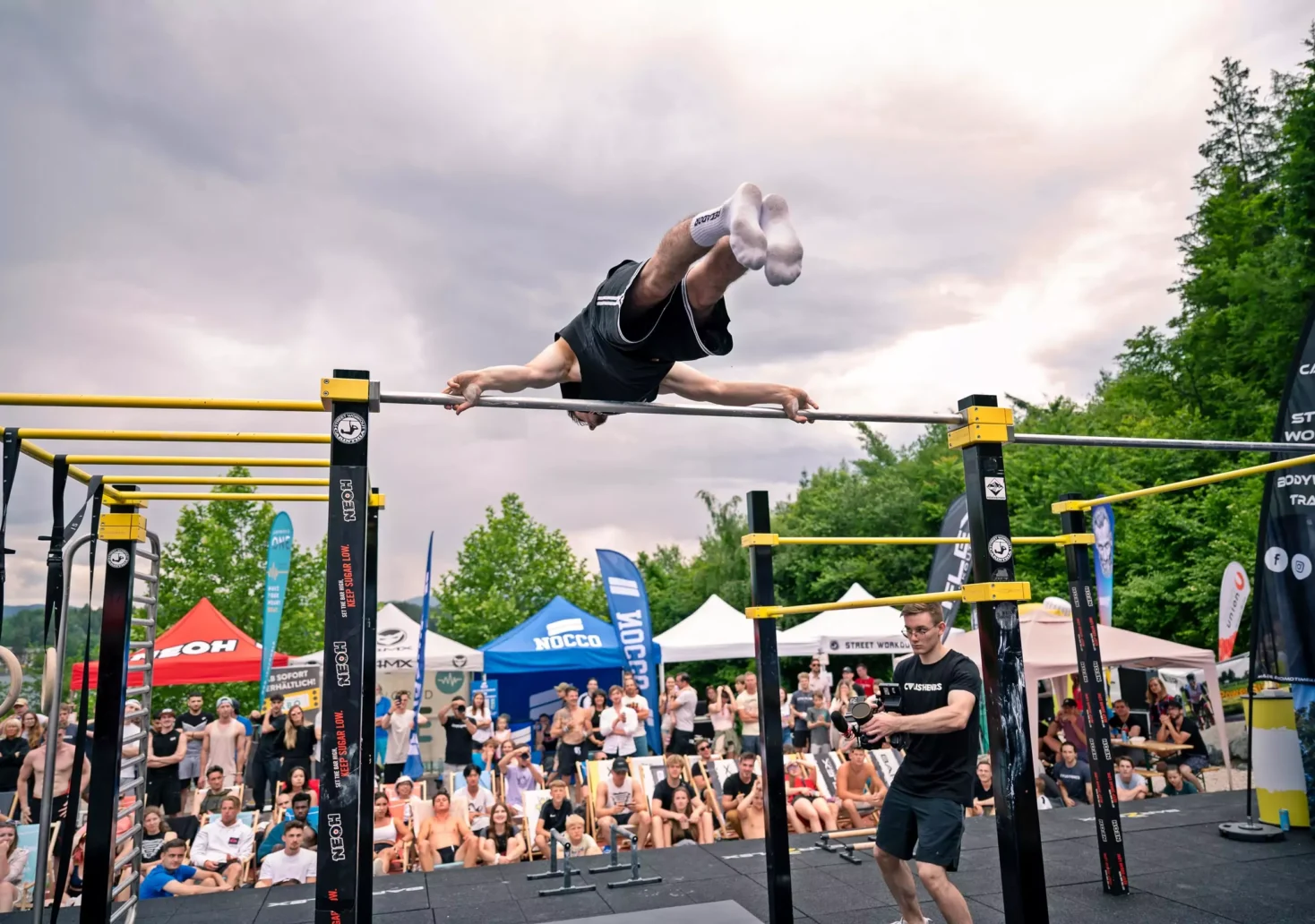 Das Bild auf 5min.at zeigt die Teilnehmer des Calisthenics Sportevents in K&auml;rnten.