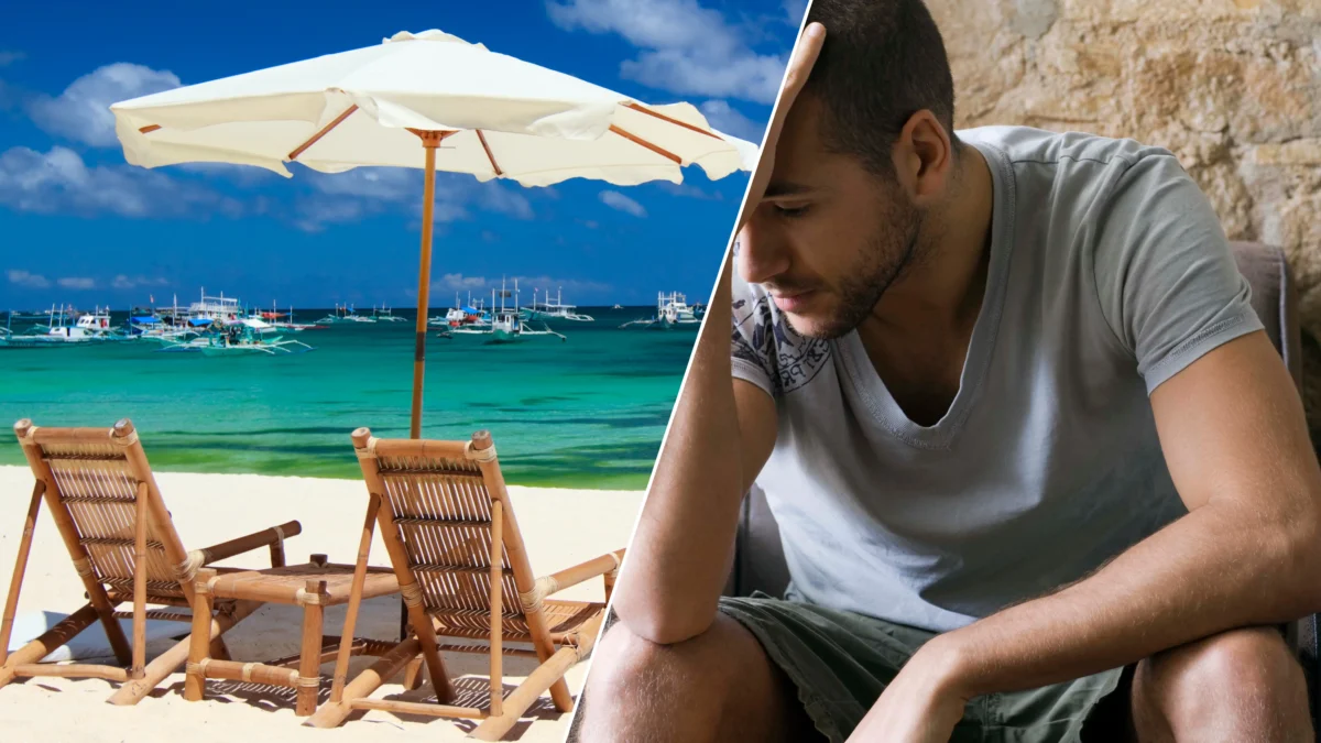 Ein Bild auf 5min.at zeigt zwei Klappstühle auf einem Strand am Meer und einen Mann, der sich verzweifelt den Kopf hält.