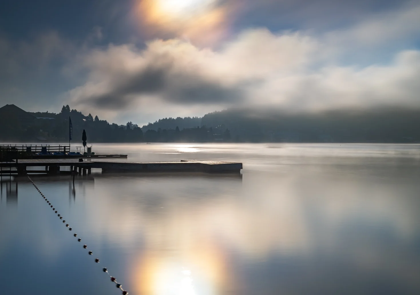 Das Bild auf 5min.at zeigt den Faaker See am Morgen.