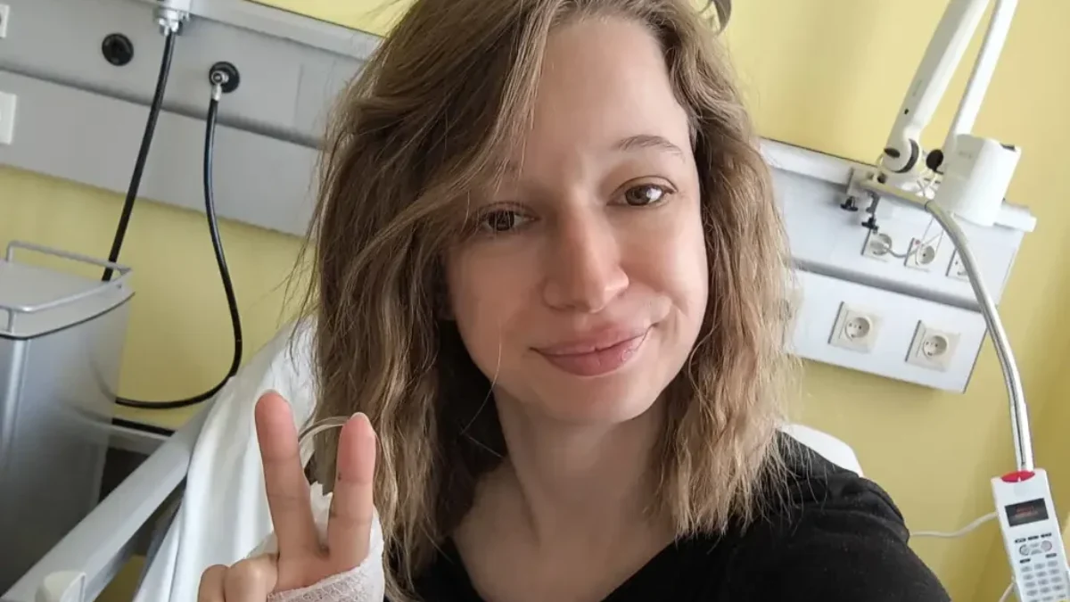 Das Bild auf 5min.at zeigt eine junge Grazerin im Krankenhaus.