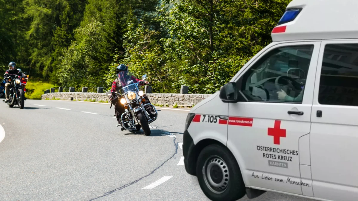 Ein Bild auf 5min.at zeigt Motorradfahrer und einen Rettungswagen.