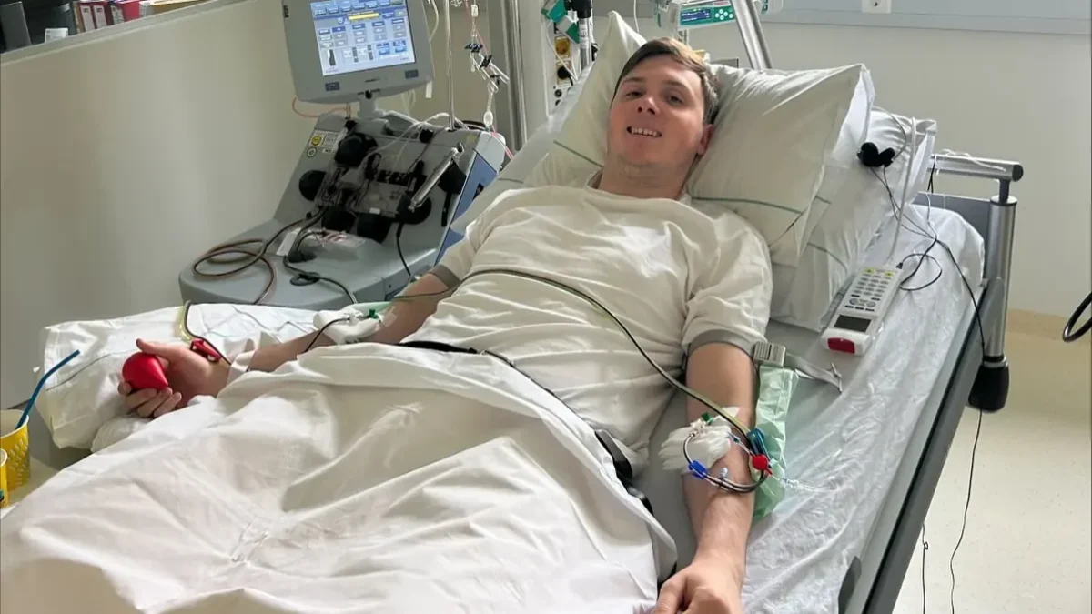 Foto in Beitrag von 5min.at zeigt einen Mann, der seine Stammzellen einem kranken Menschen gespendet hat.