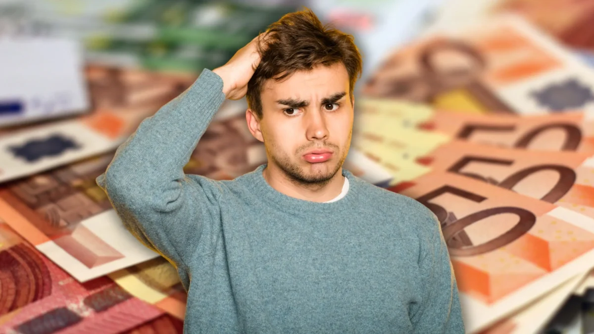 Foto in Beitrag von 5min.at zeigt einen Mann, der sich verzweifelt mit der Hand die Haare rauft und im Hintergrund Geldscheine.