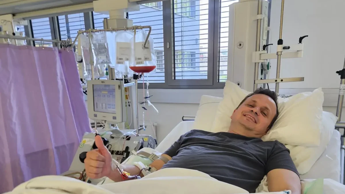 Bild auf 5 min.at zeigt einen Mann im Bett.