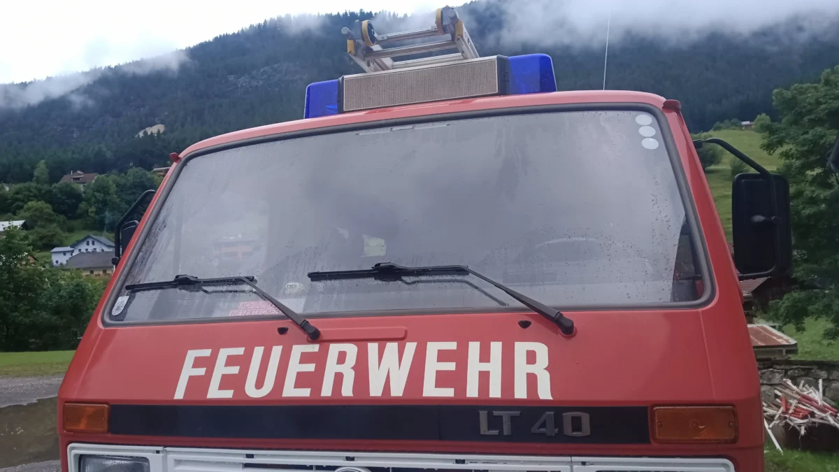 Das Foto auf www.5min.at zeigt ein Feuerwehrauto.