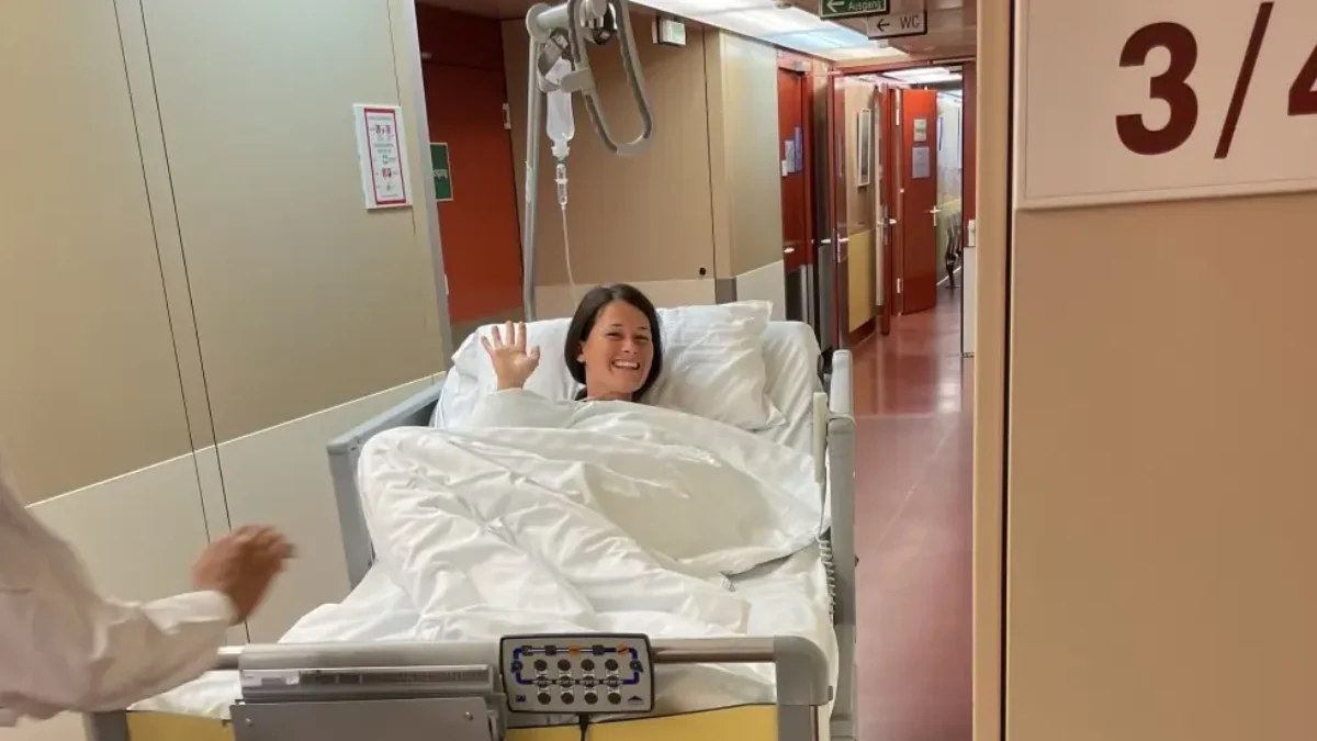 Bild auf 5min.at zeigt eine Frau im Krankenhausbett.