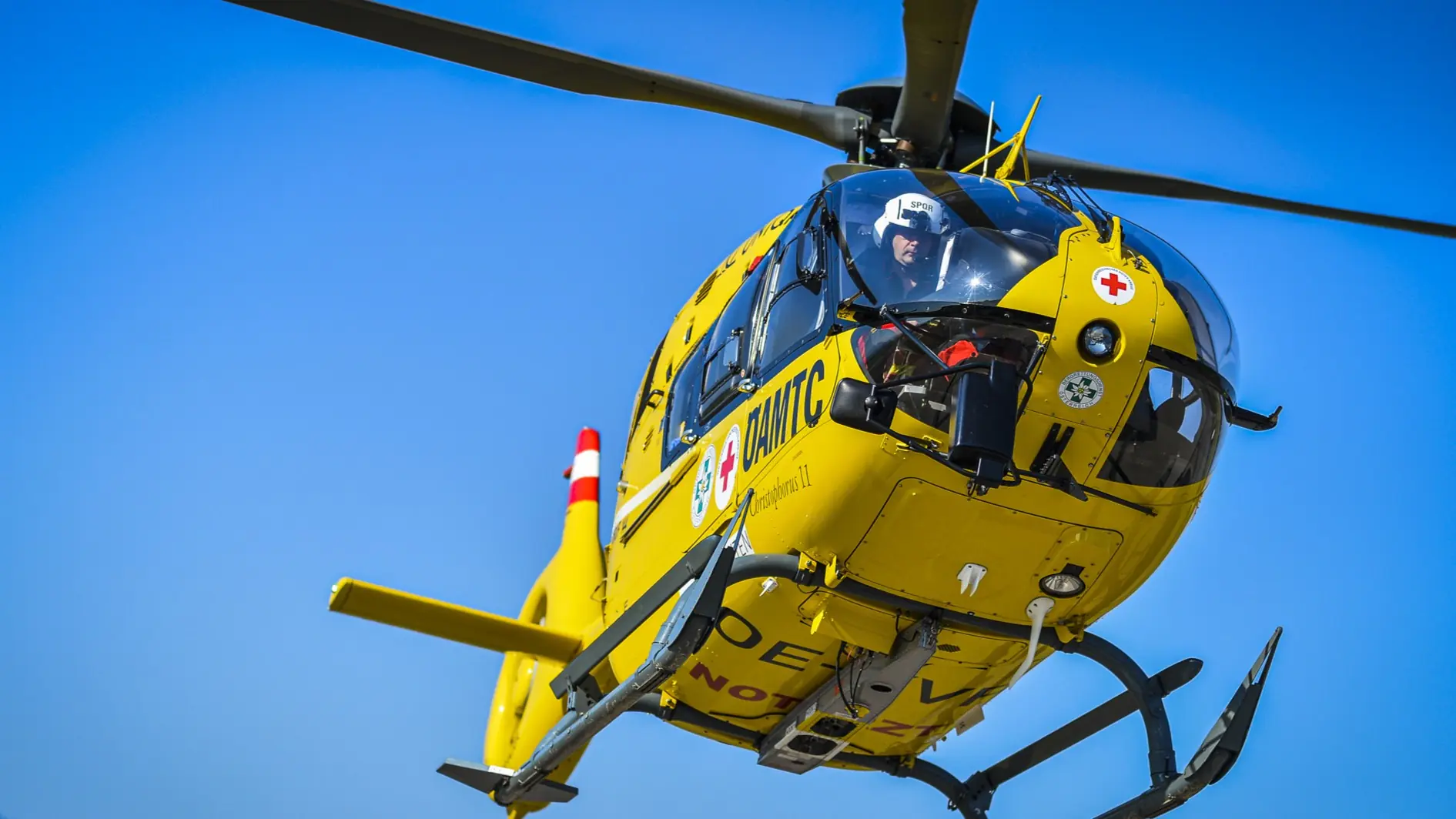 Ein Bild auf 5min.at zeigt den ÖAMTC-Hubschrauber.