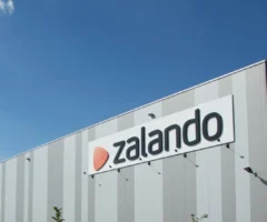 Das Bild auf 5min.at zeigt ein Zalando Logistikcenter.