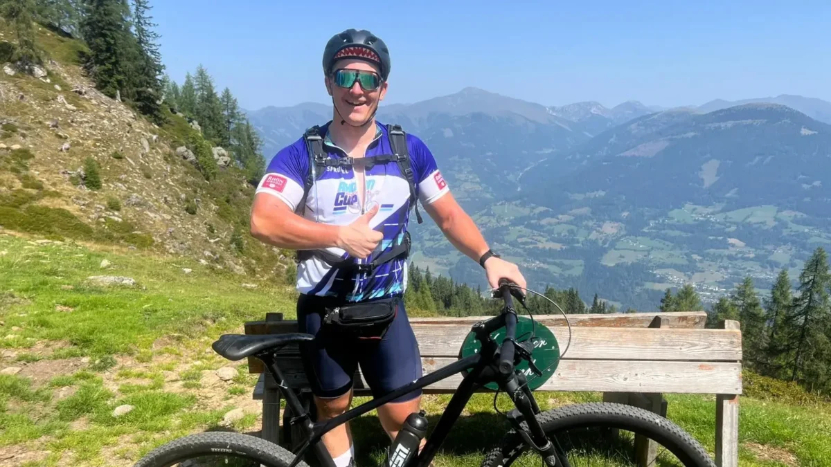 Das Foto auf www.5min.at zeigt David Wacker.