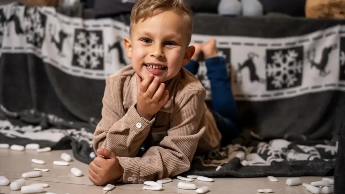 Foto in Beitrag von 5min.at zeigt den schwer kranken Jakob.