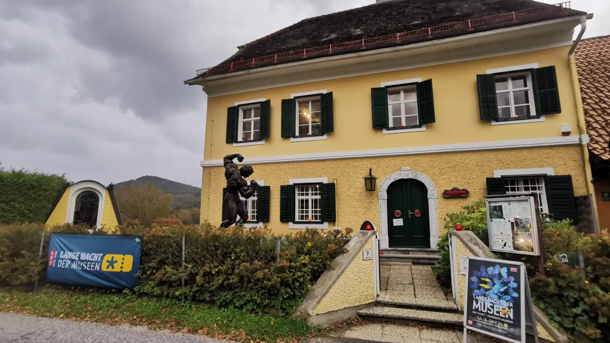 Auf dem Foto von www.5min.at sieht man das Arnold Schwarzenegger Museum.