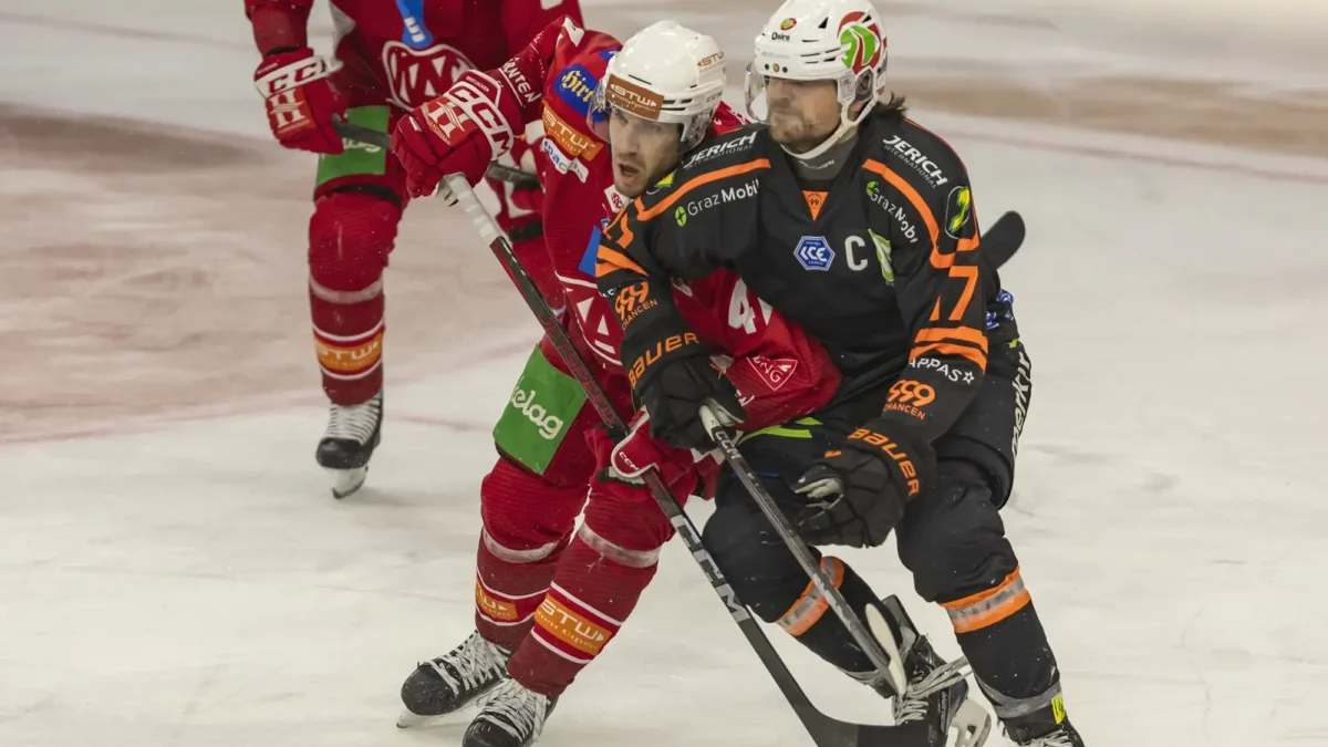 Das Bild auf 5min.at zeigt Spieler des EC KAC und der Graz 99ers.