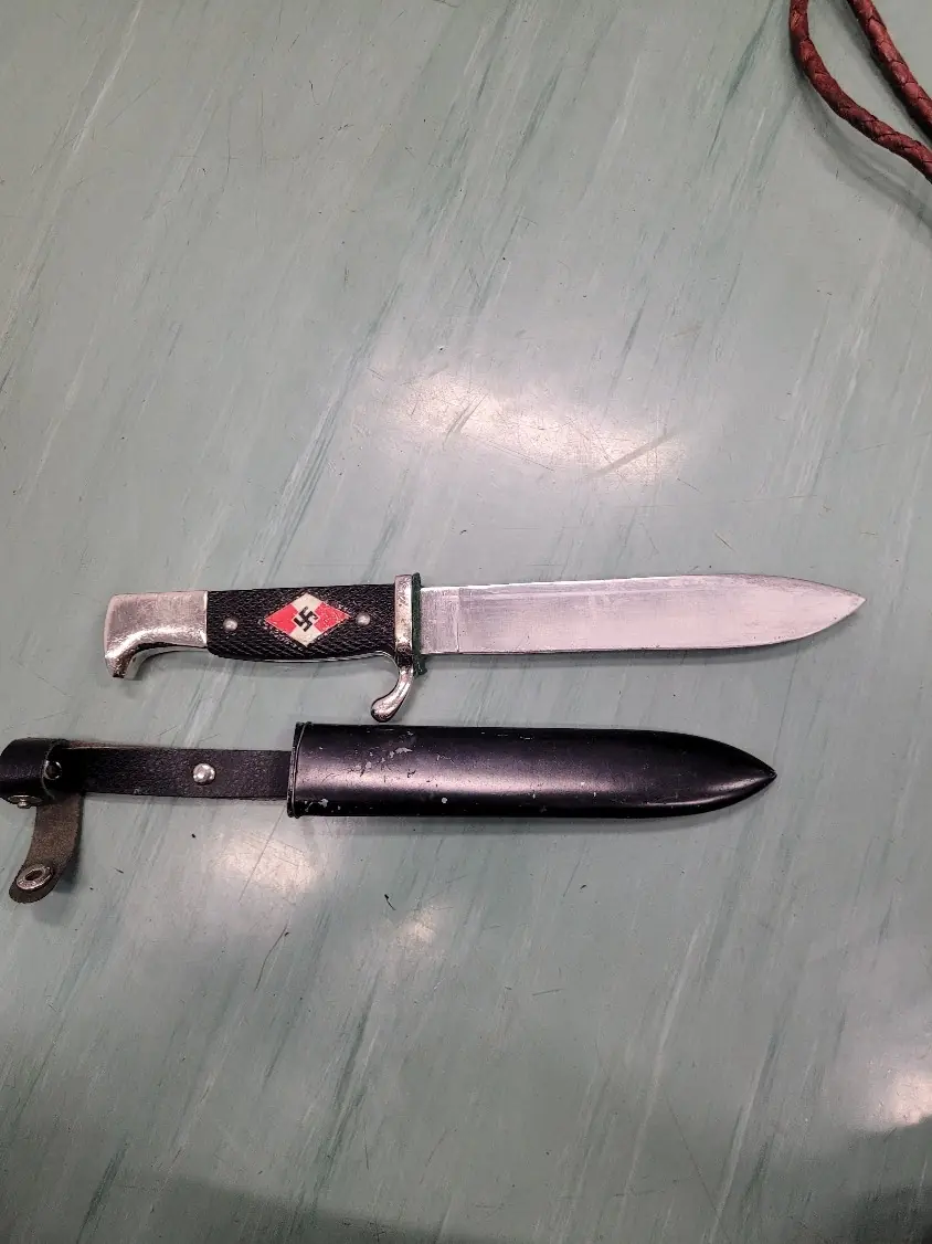 Rettungseinsatz endet mit Überraschung: Mann (82) hat verbotene Sammlung