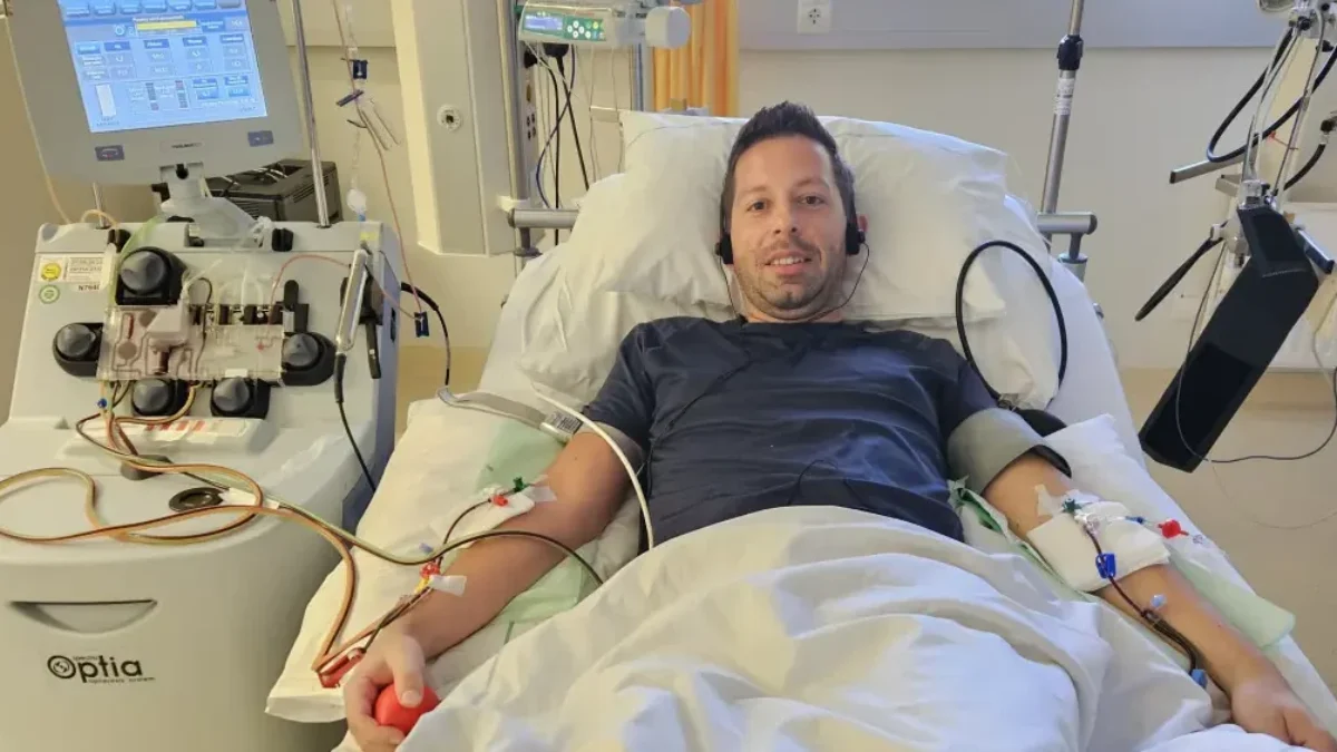 Das Bild auf 5min.at zeigt den Grazer Andreas im Krankenhaus bei der Stammzellenspende.