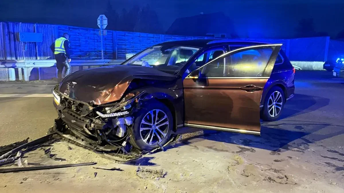 Foto auf 5min.at zeigt einen Autounfall.