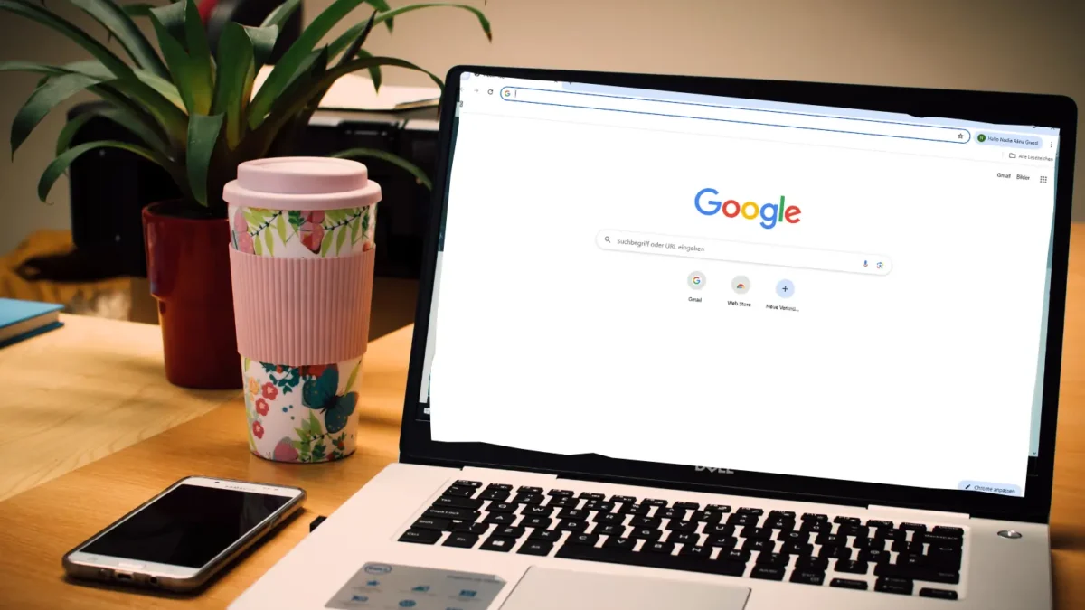 Bild auf 5min.at zeigt Google auf einem laptop