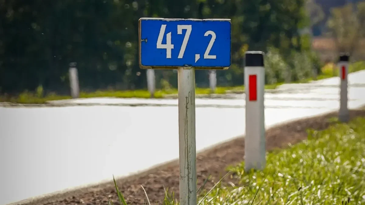 Foto auf 5min.at zeigt einen Kilometrierungstafel