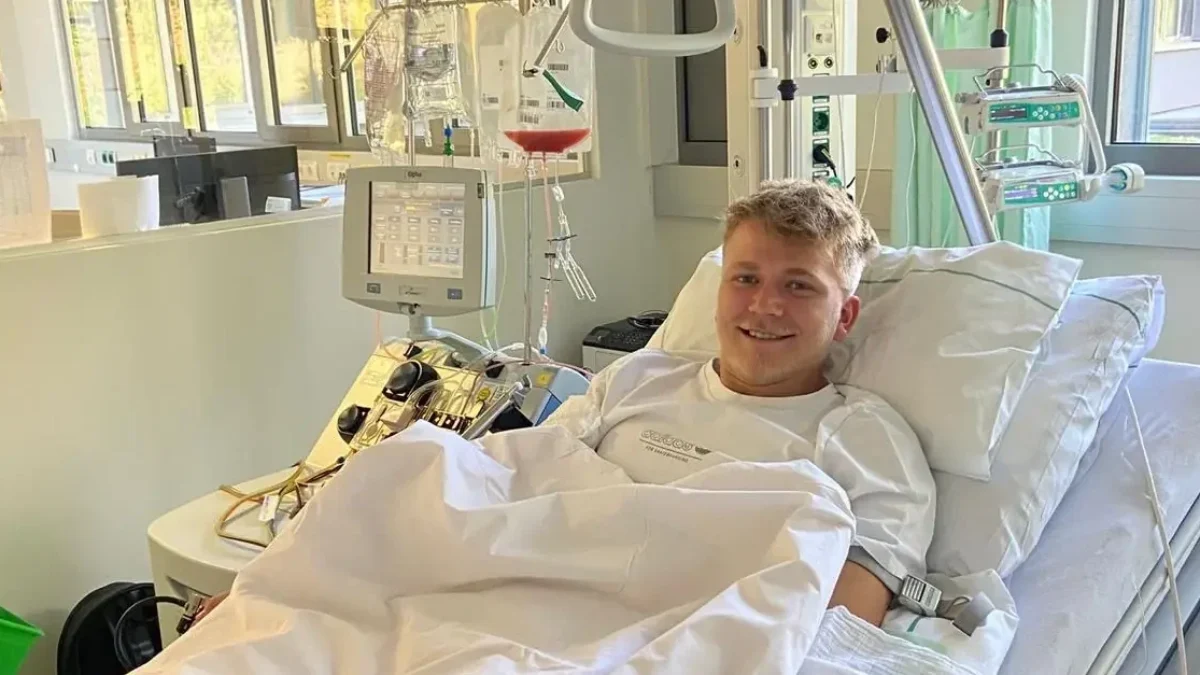 Bild auf 5min.at zeigt einen jungen Mann im Krankenhausbett.