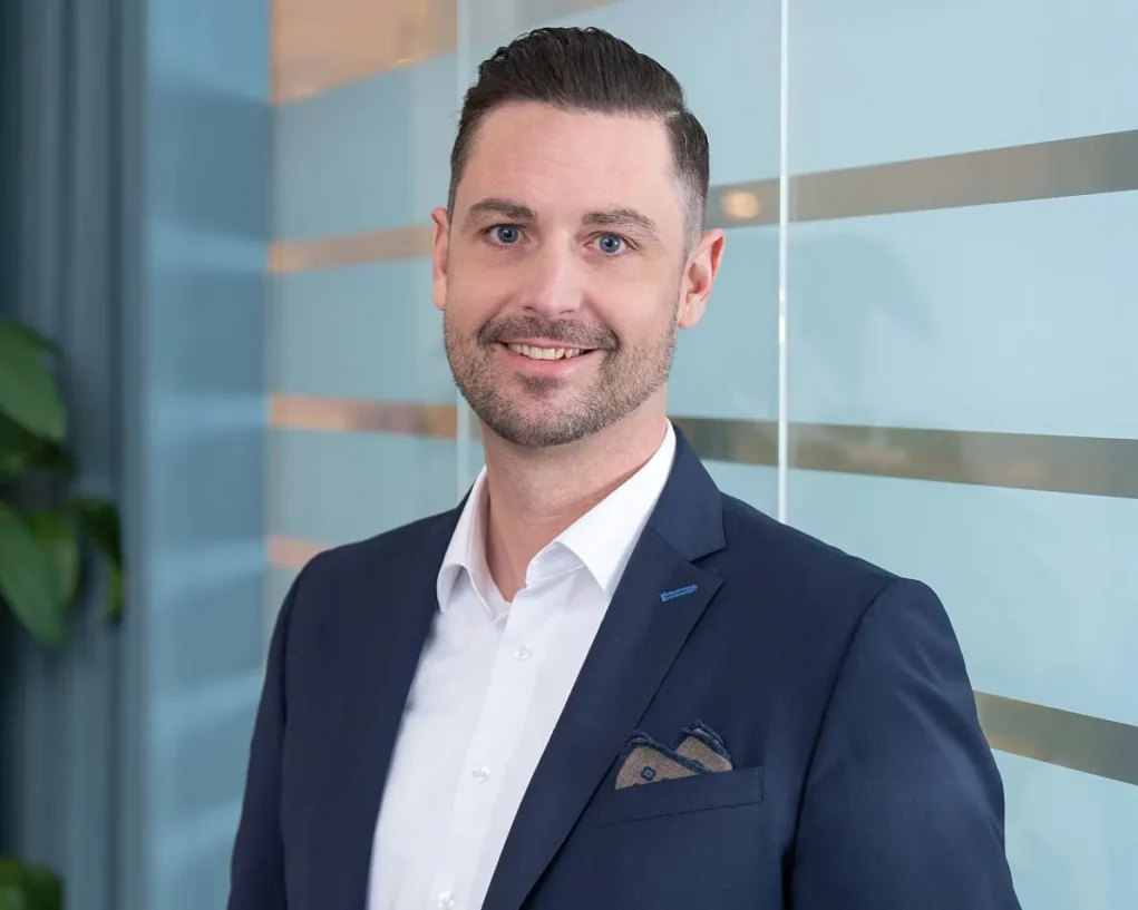 Das Foto auf www.5min.at zeigt Christian Freischlager.