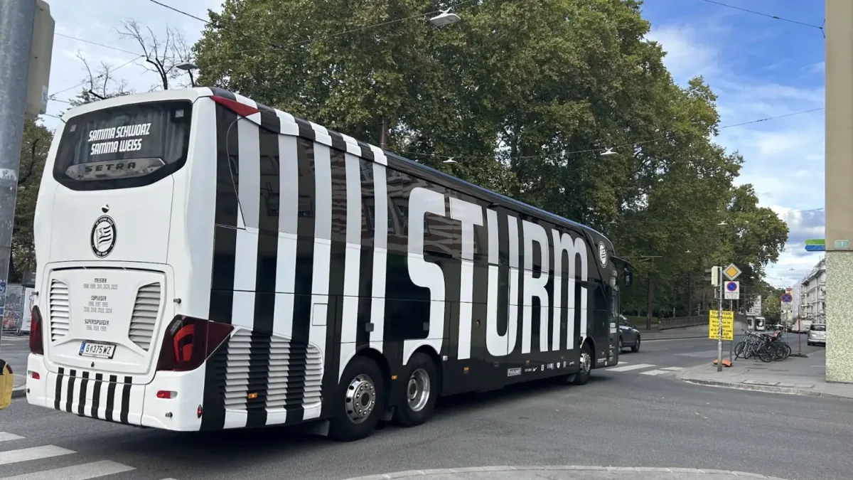 Foto auf 5min.at zeigt den SK Sturm Graz Bus
