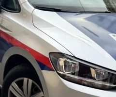 Auf dem Foto auf www.5min.at sieht man ein Polizeiauto.