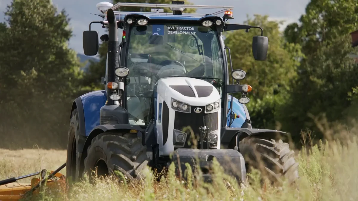 Auf dem Foto auf www.5min.at sieht man einen smartbetriebenen Traktor.