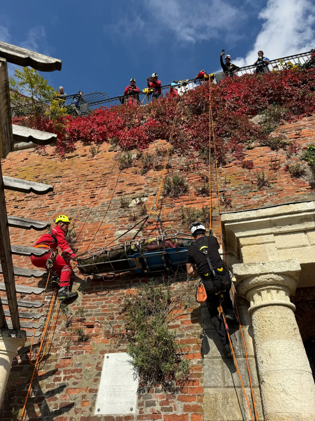 Bild auf 5min.at zeigt eine Übung am Grazer Schlossberg.