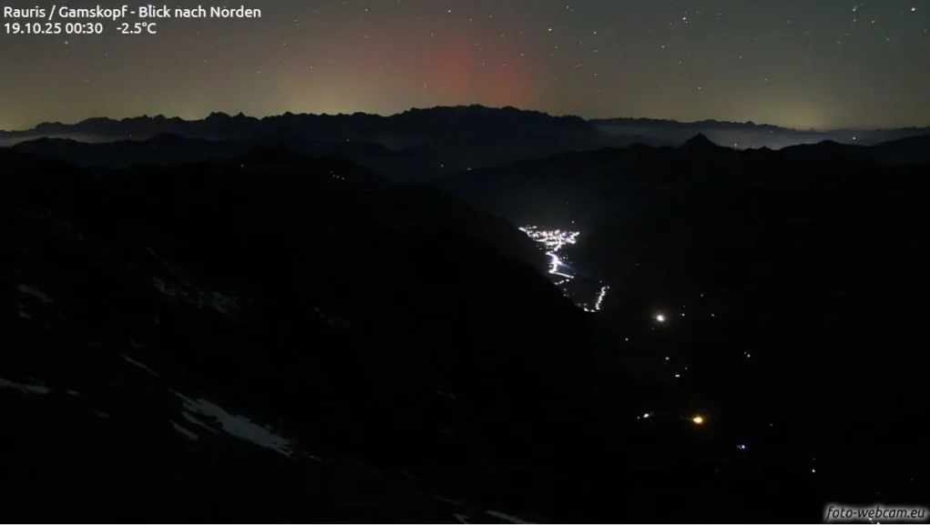Foto in Beitrag von 5min.at zeigt leichte Polarlichter "über" Rauris.
