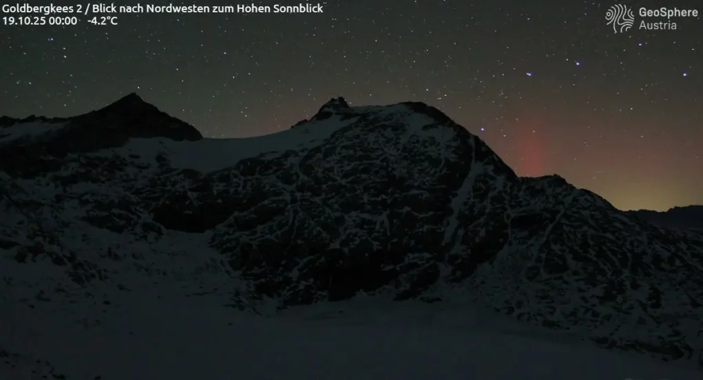 Foto in Beitrag von 5min.at zeigt leichte Polarlichter.