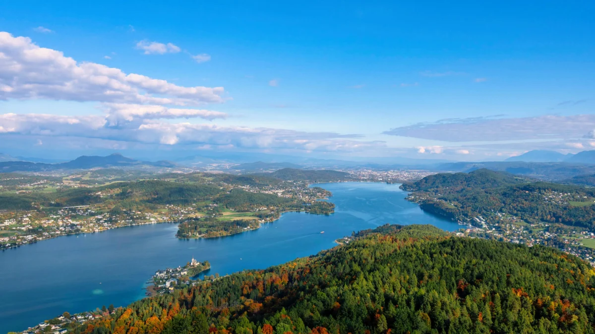 Das Bild auf 5min.at zeigt den Ausblick vom Pyramidenkogel.