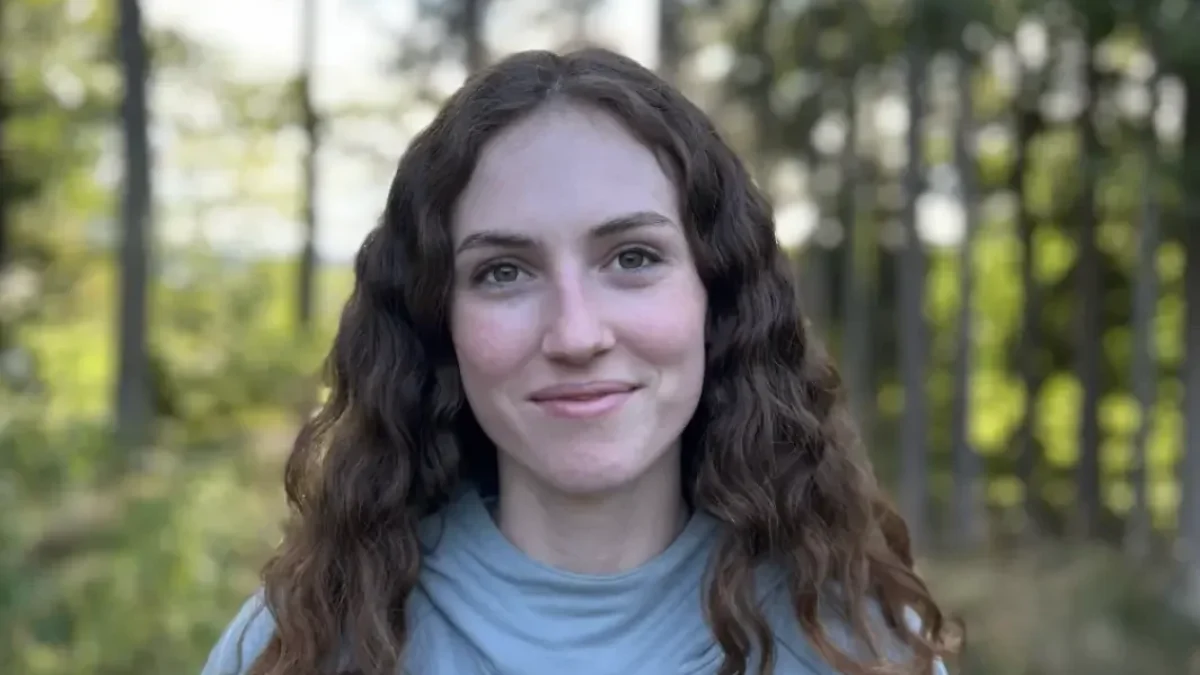 Foto auf 5min.at zeigt einen Frau in die Kamera lächeln.