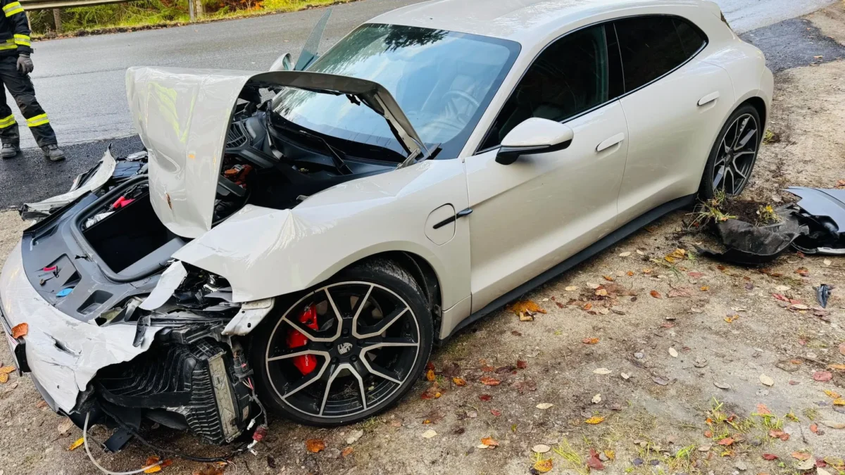 Auf dem Foto von www.5 min.at sieht man einen Unfall in Krieglach.
