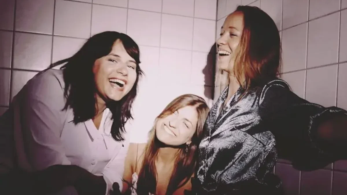 Bild auf 5min.at zeigt: LOU PA macht Halt im Plattenladen Three Canaries records. in Graz