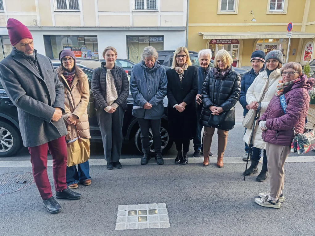 Auf dem Foto von www.5min.at sieht man die Enth&uuml;llung des neuen Mahnmals in Bruck an der Mur.