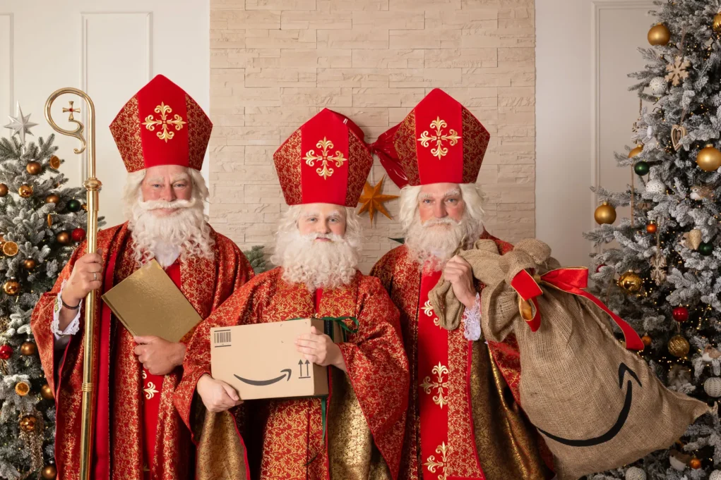 Das Bild auf 5min.at zeigt die Amazon-Nikolo Helfer.