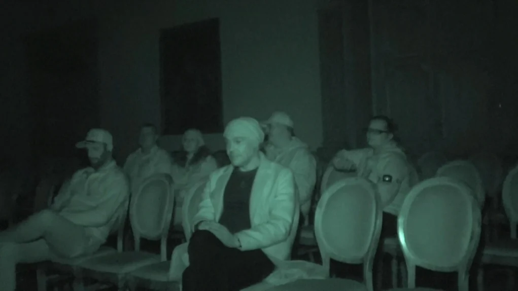 Das Bild auf 5min.at zeigt Menschen im Schloss Porcia.