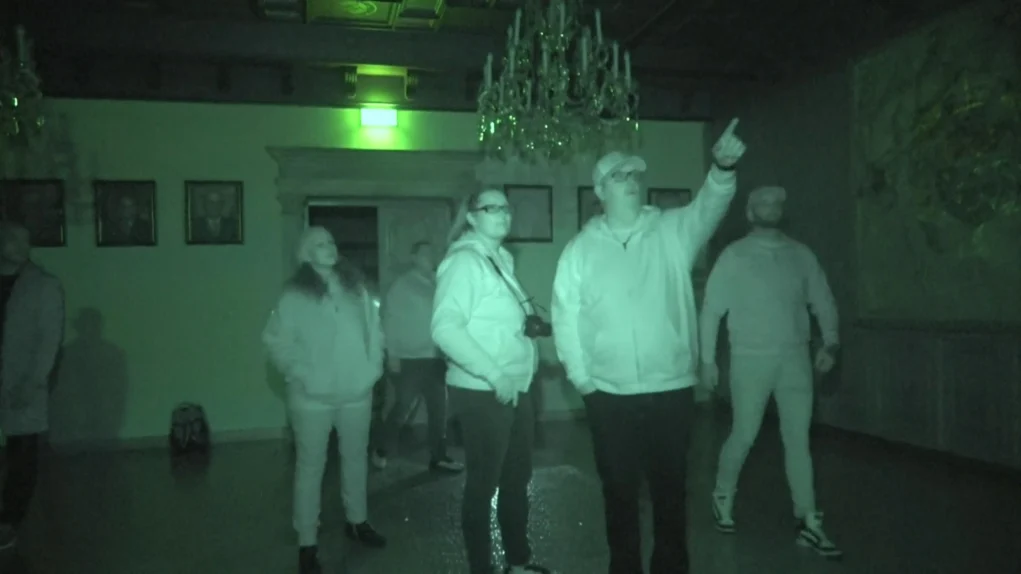 Das Bild auf 5min.at zeigt Menschen im Schloss Porcia.