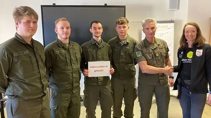 Foto auf 5min.at zeigt Janek bei der Typisierungsaktion.