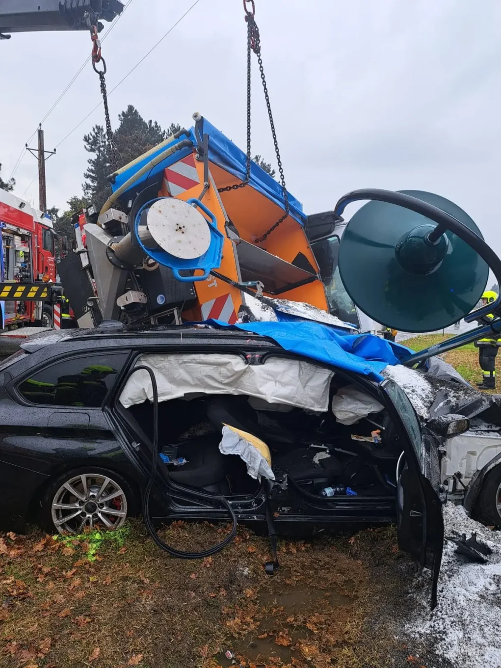 Bild auf 5min.at zeigt demolierte Fahrzeuge nach einem schweren Verkehrsunfall.