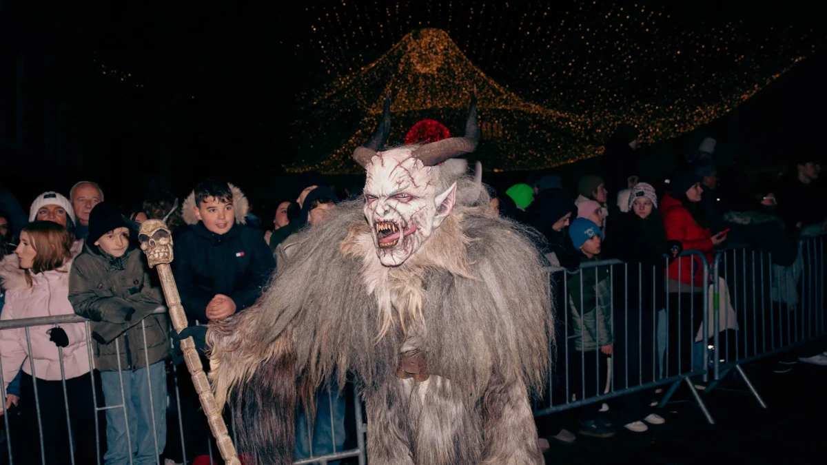 Ein Bild auf 5min.at zeigt mehrere Krampusse.