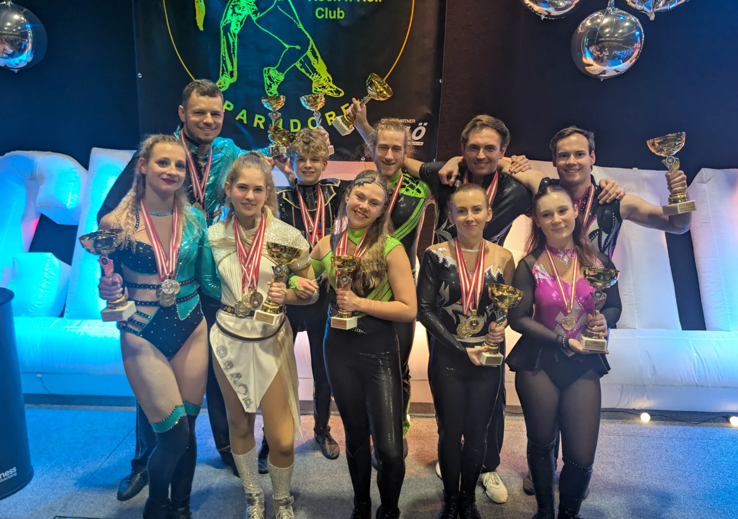 Das Bild auf 5min.at zeigt die erfolgreichen Tänzer des Jailhouse Clubs.