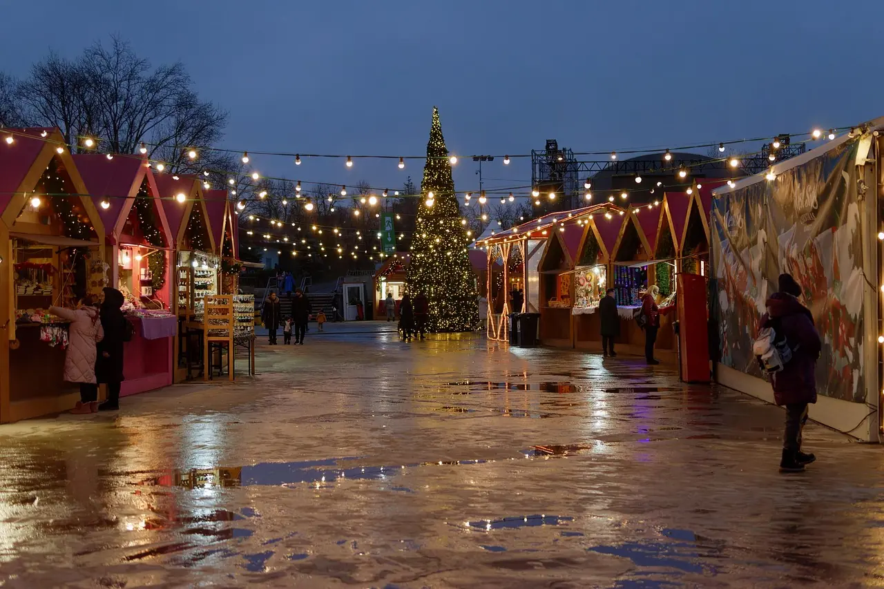 Das Foto auf www.5min.at zeigt einen Weihnachtsmarkt.