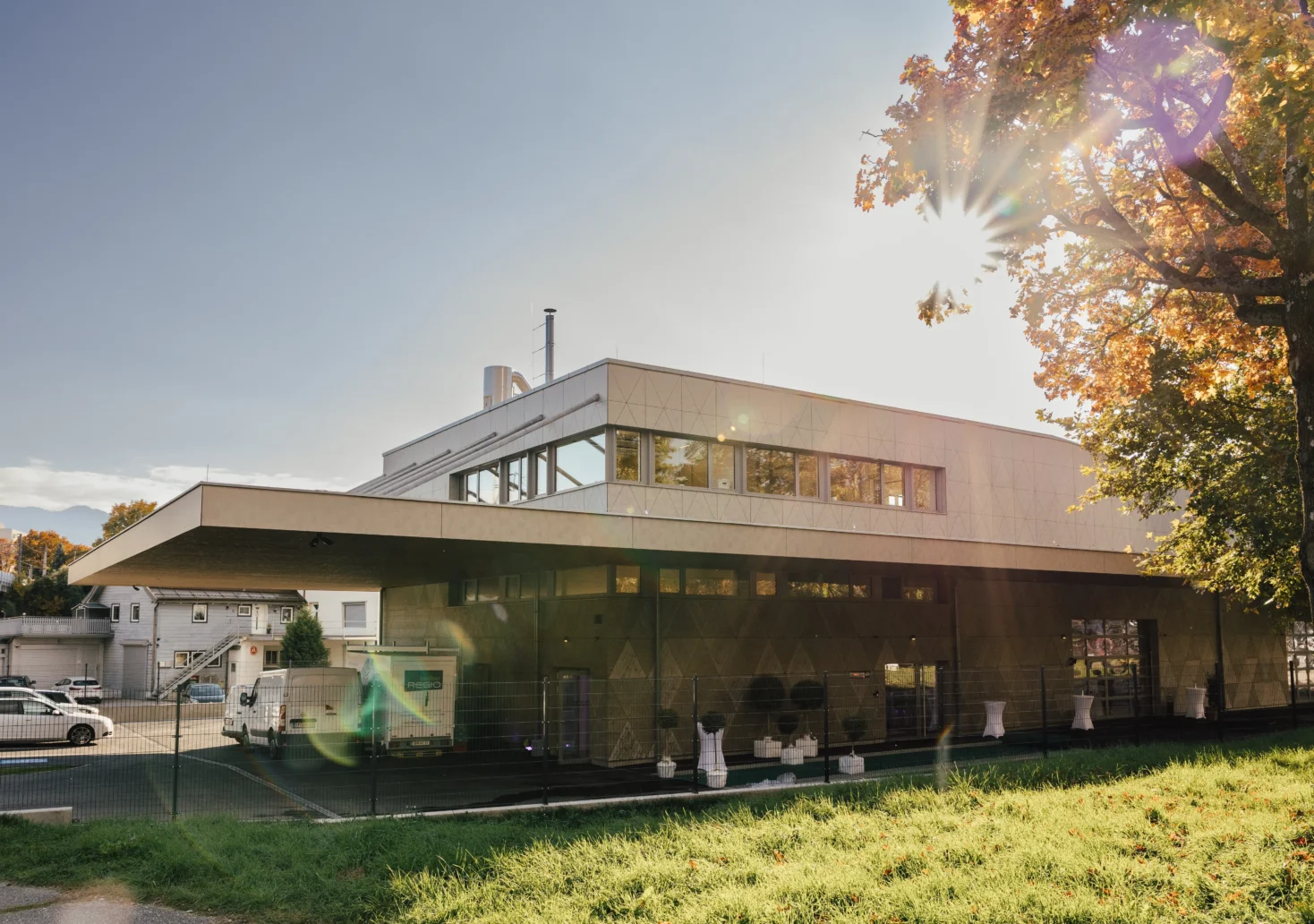 Das Bild auf 5min.at zeigt eine neue Produktionshalle der Tischlerei Helmut Erjavec Transportverpackungen GmbH in Villach.