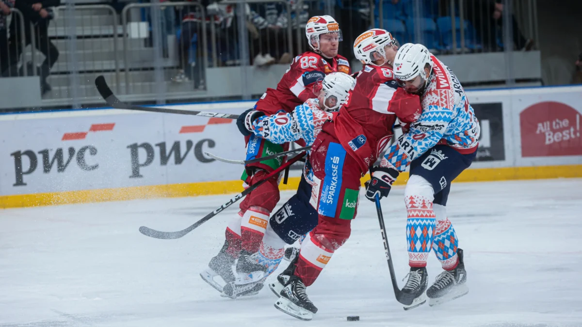 Ein Bild auf 5min.at zeigt das KAC-Spiel gegen Fehérvár AV19.